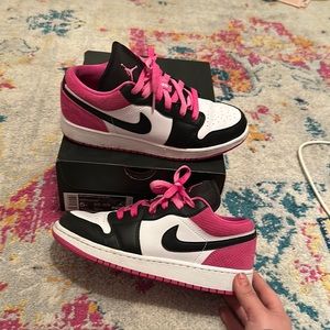 Gradeschool fuchsia Jordan 1